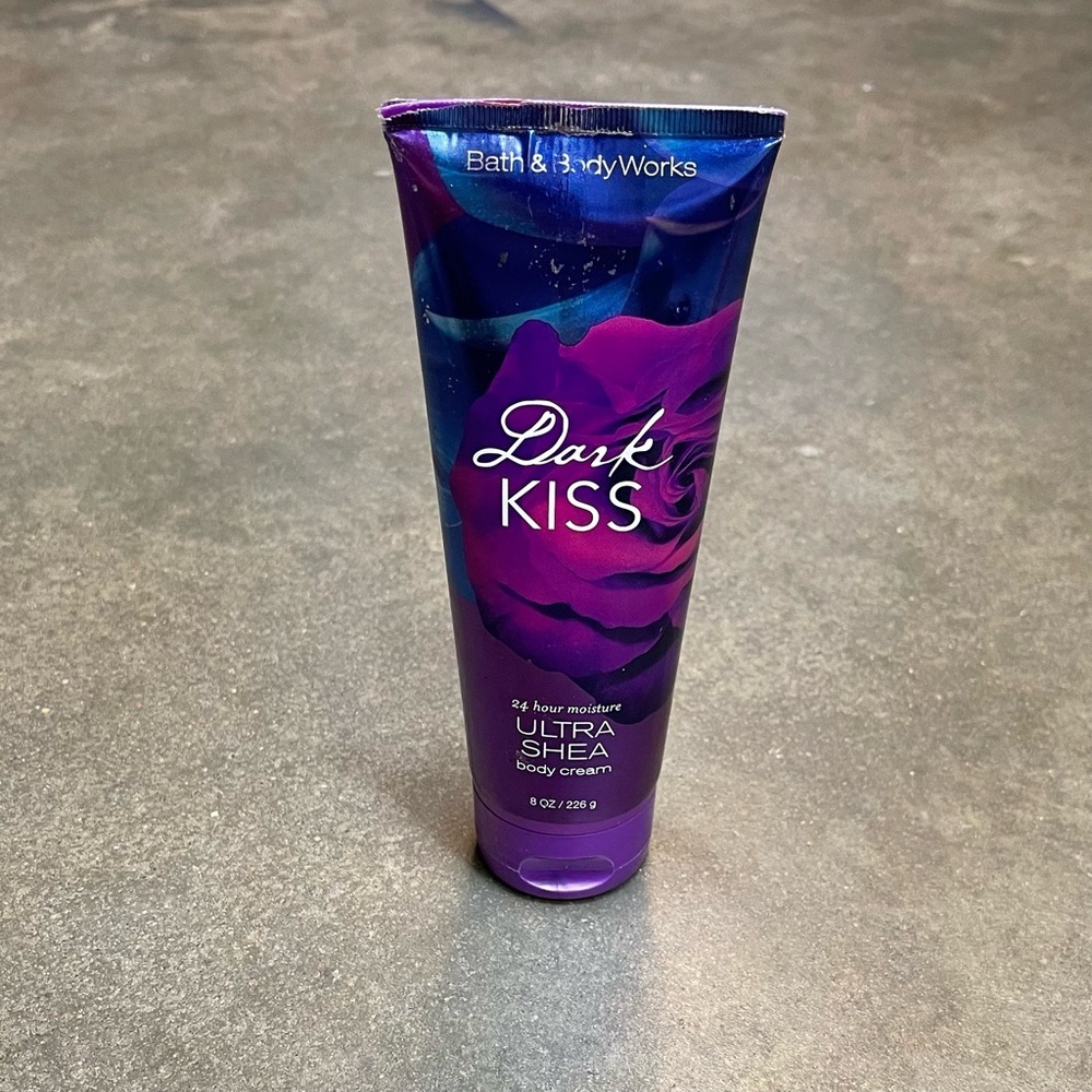 Bath & Body Works Dark Kiss Ultra Shea Body Cream Rich Floral Musk